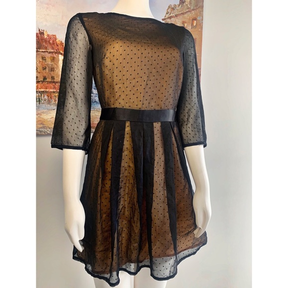 P R E T T Y. L I T T L E. T H I N G - Picture 1 of 5